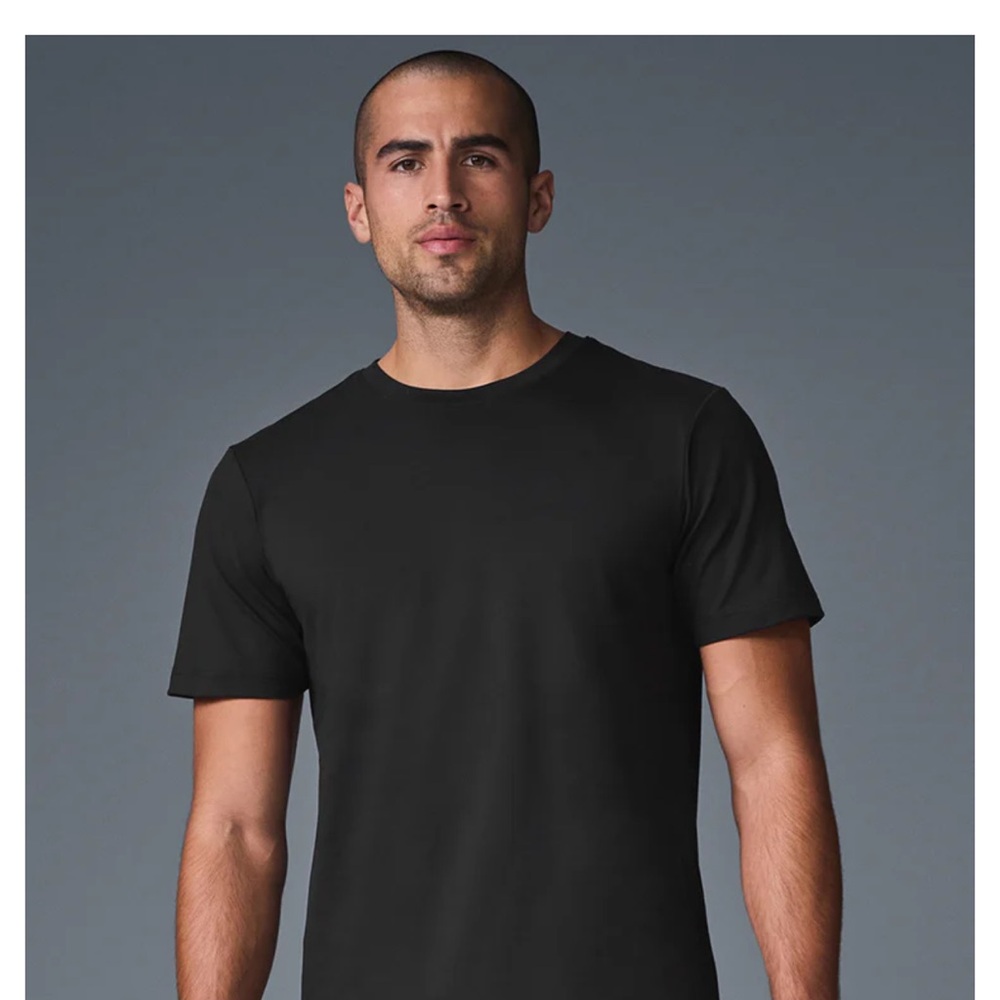ALO Yoga Men's Black Short Sleeve Tee
